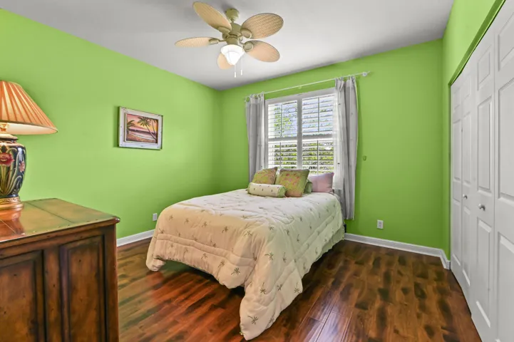28 Bedroom 01