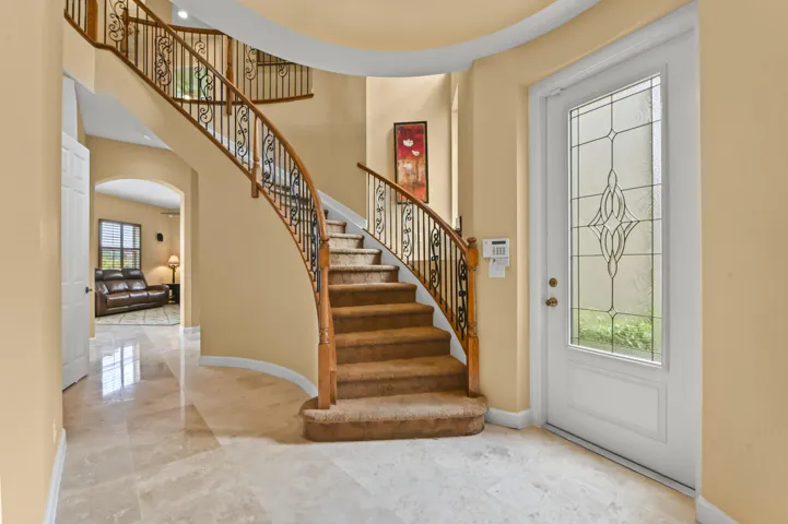 06 Entryway 02