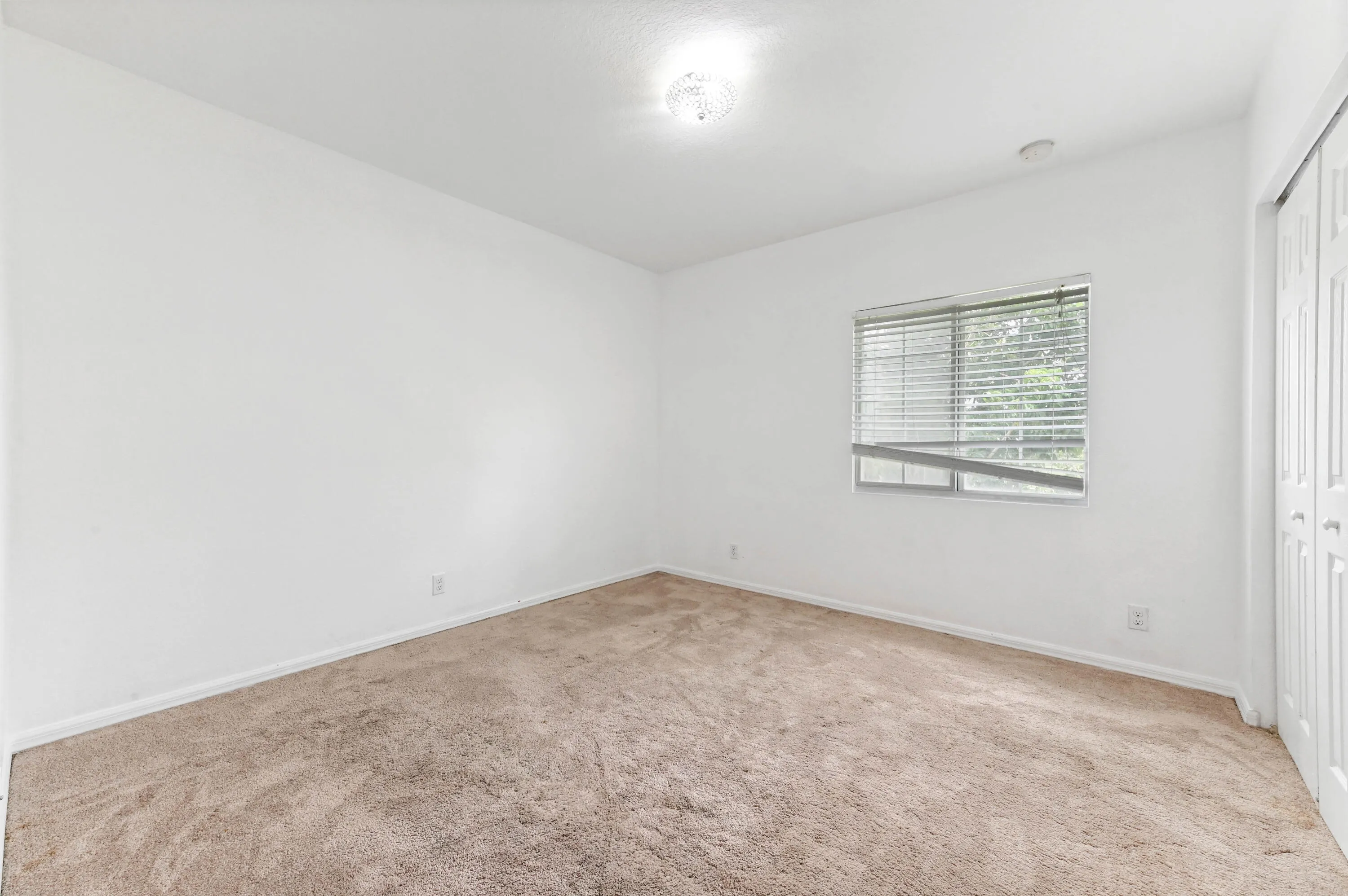 32 bedroom 01