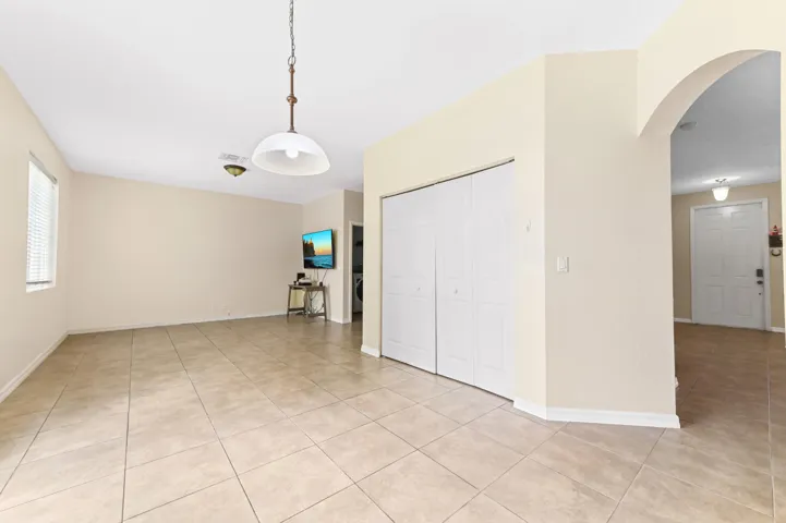 17 family room 04
