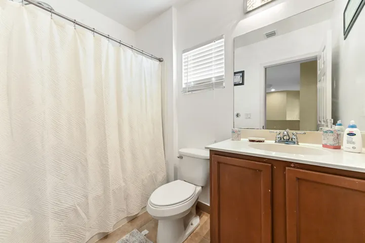 34 bathroom 01