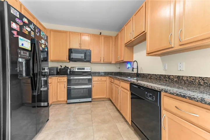 12 kitchen 01