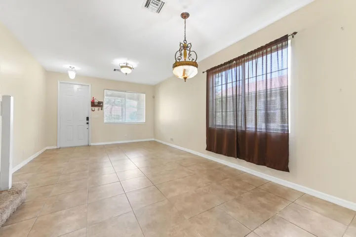 08 living room 04