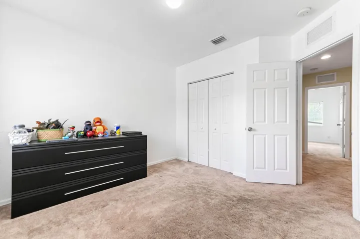 31 bedroom 02