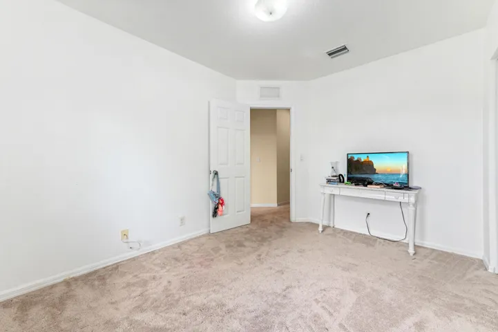 24 bedroom 02_VS_decl