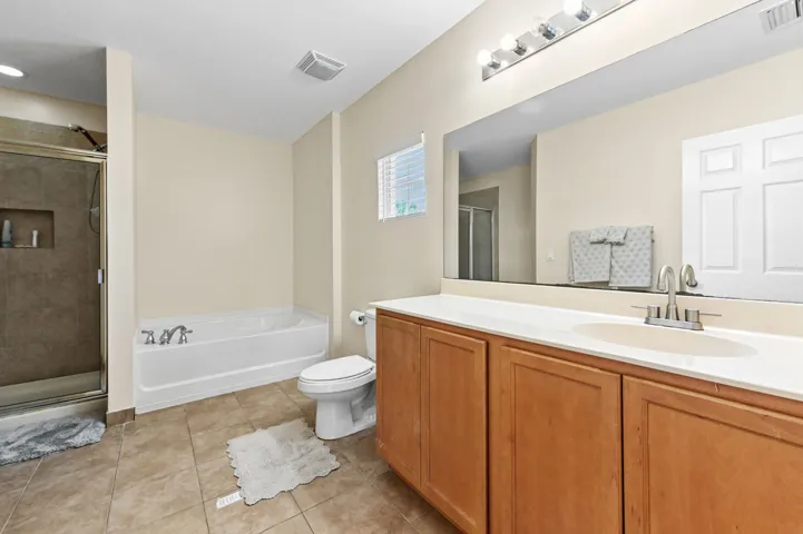 28 bathroom 01