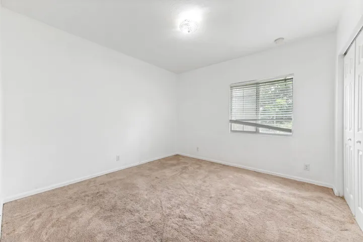 32 bedroom 01