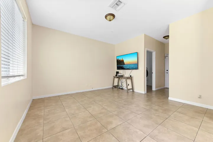 15 family room 02