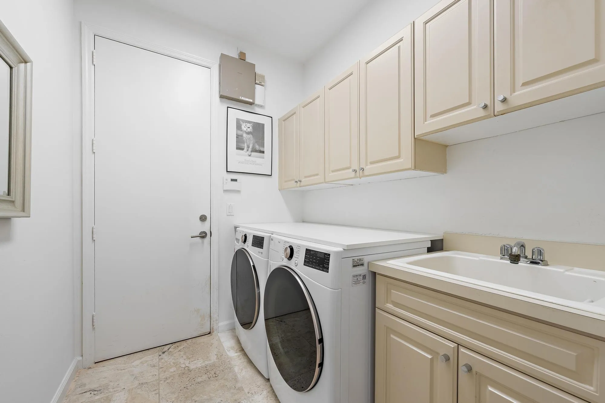 8080 Sandhill Ct-8