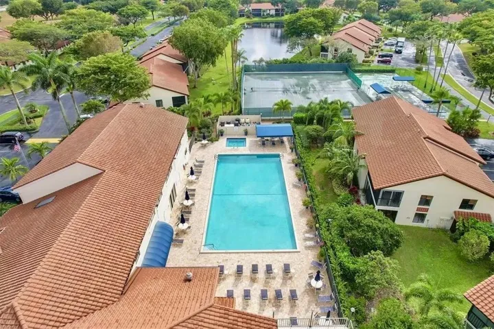 Palm Chase - DRONE OF POOL