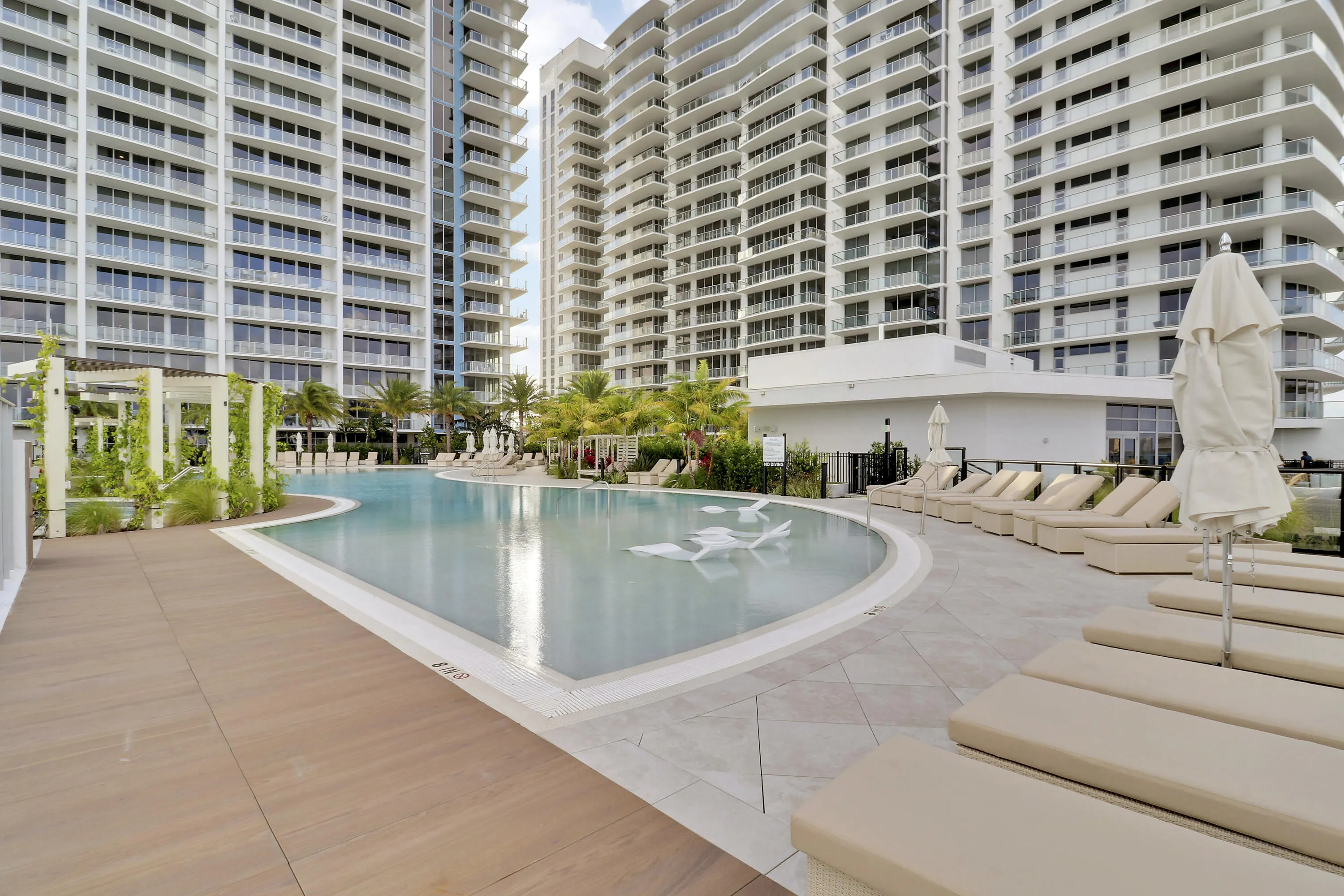 Pool - 6th floor I