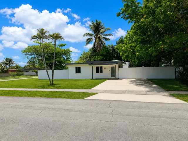 1100 NW 141st outside