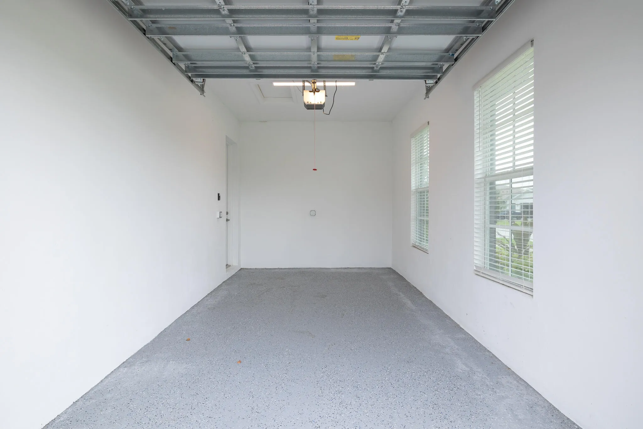 1 CAR GARAGE