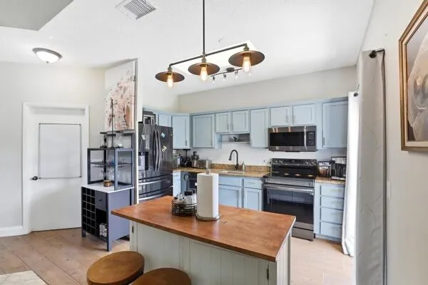 Kitchen/Dining Area
