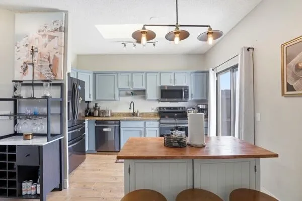 Kitchen/Dining Area