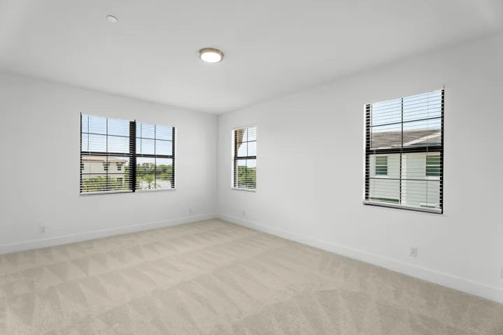 Main Bedroom Corner Unit With Many Windows