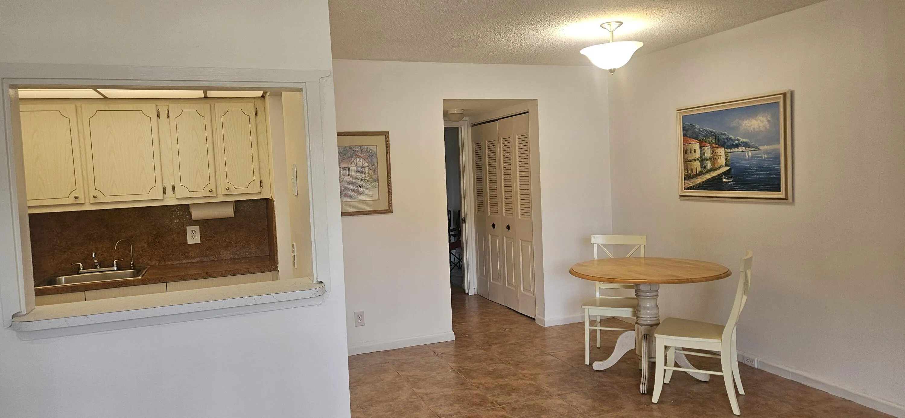 Kitchen/Dining room