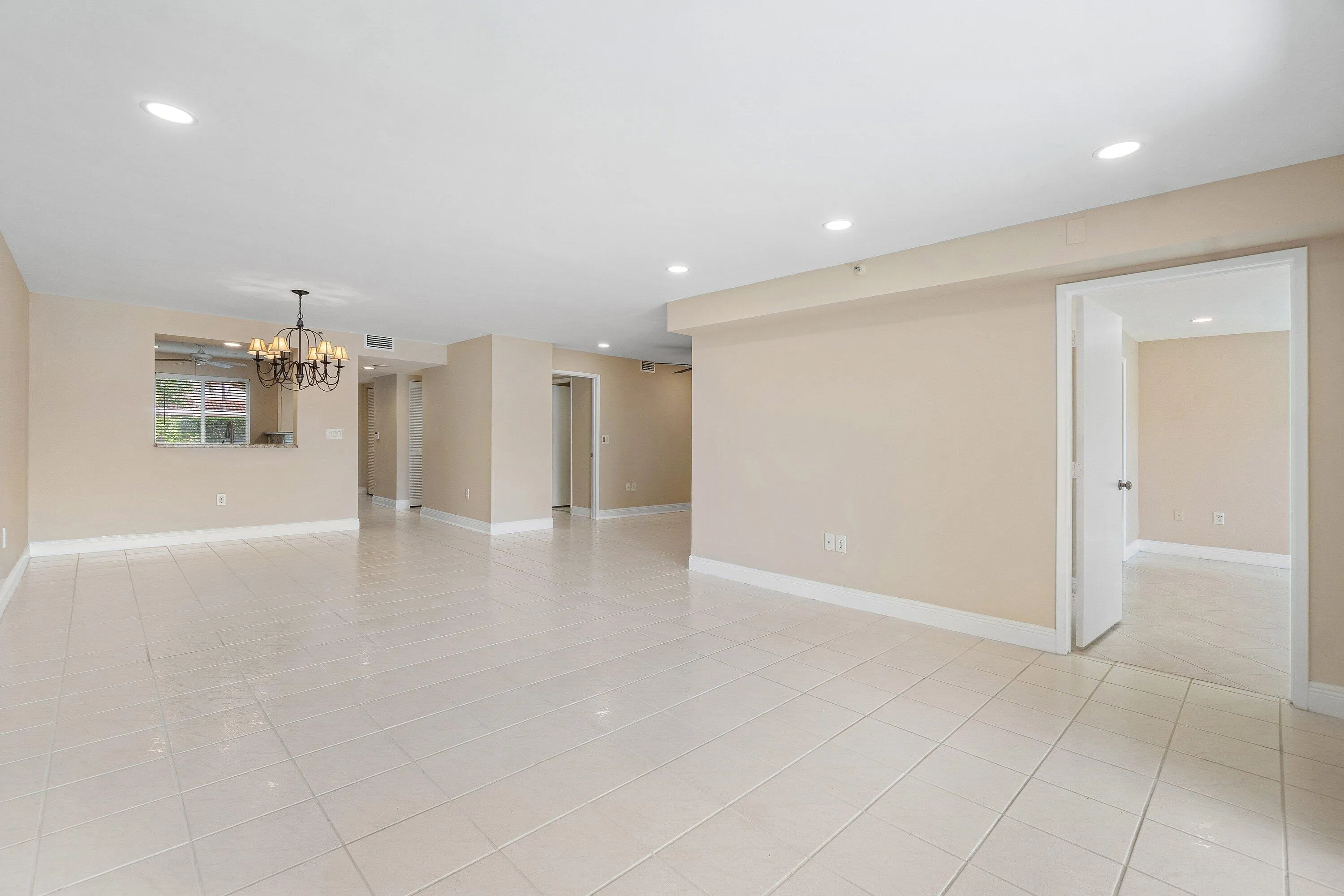 LIVING/DINING