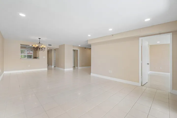 LIVING/DINING