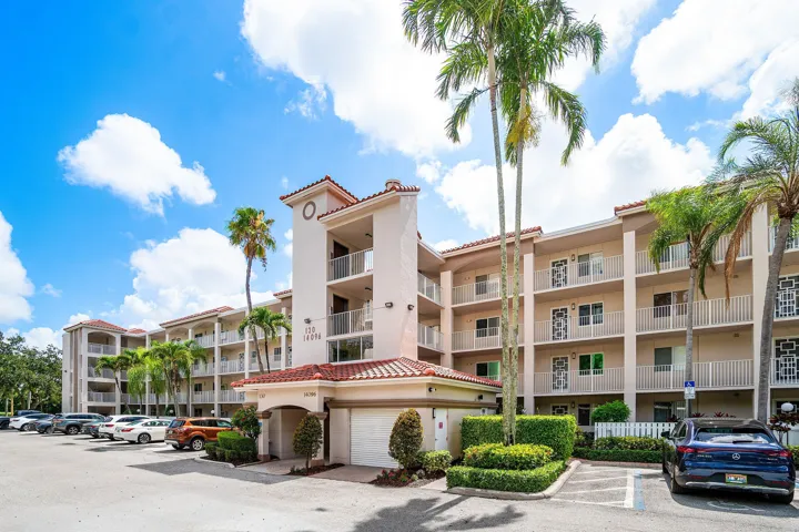 002-14096HuntingtonPointeDrive-106-Delra