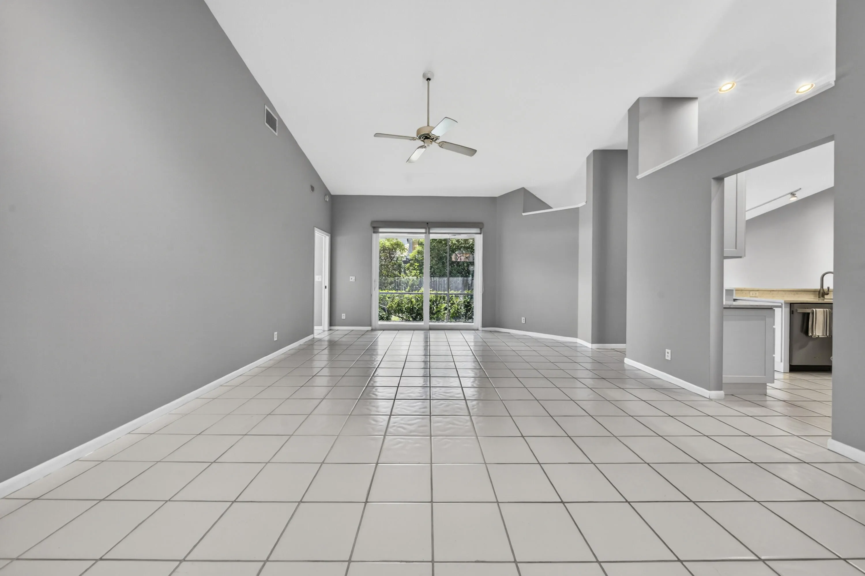 Vacant LR View