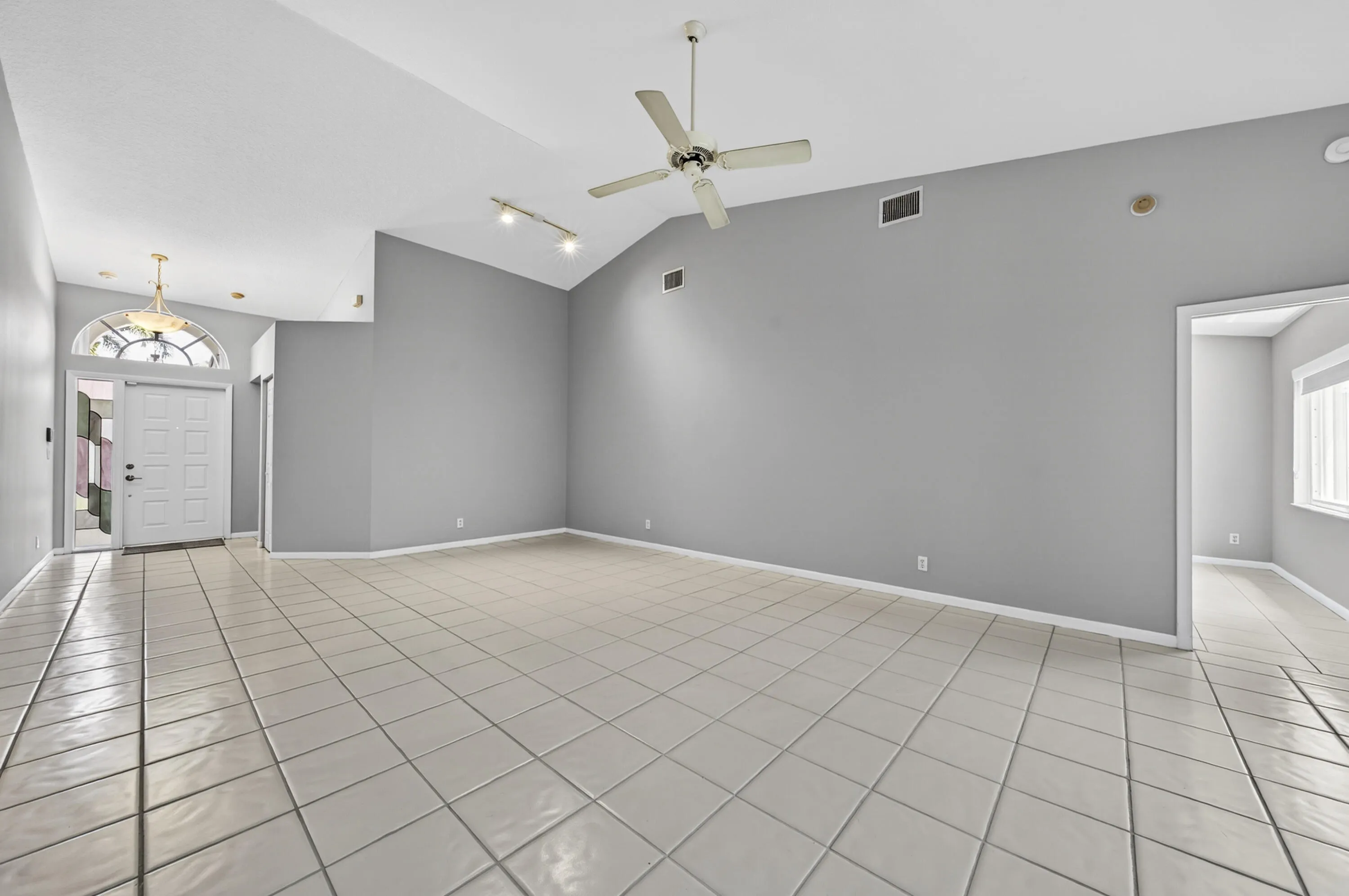 Vacant LR View