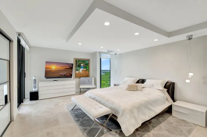 MASTER BED ROOM