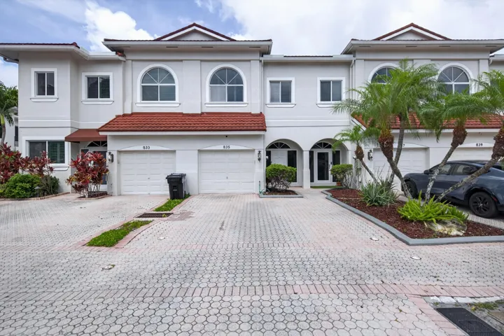 Oversized driveway - 4 cars!