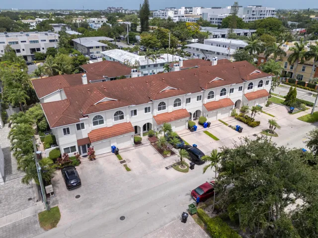 Close to downtown and Fort Lauderdale Beach