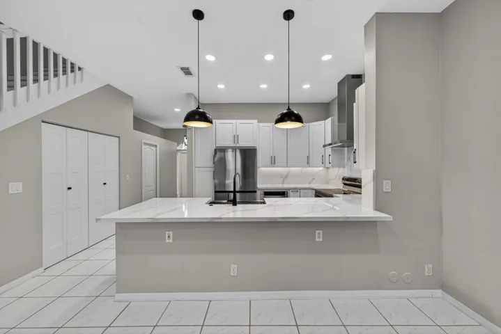 Counter for barstools