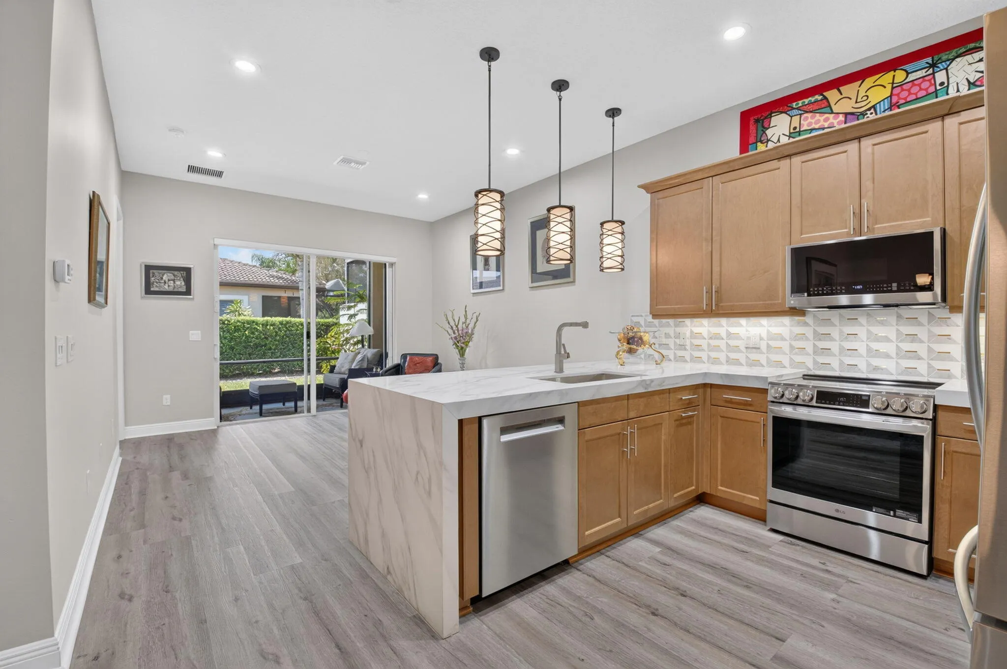 FANTASTIC FLOOR PLAN WITH GREAT FLOW
