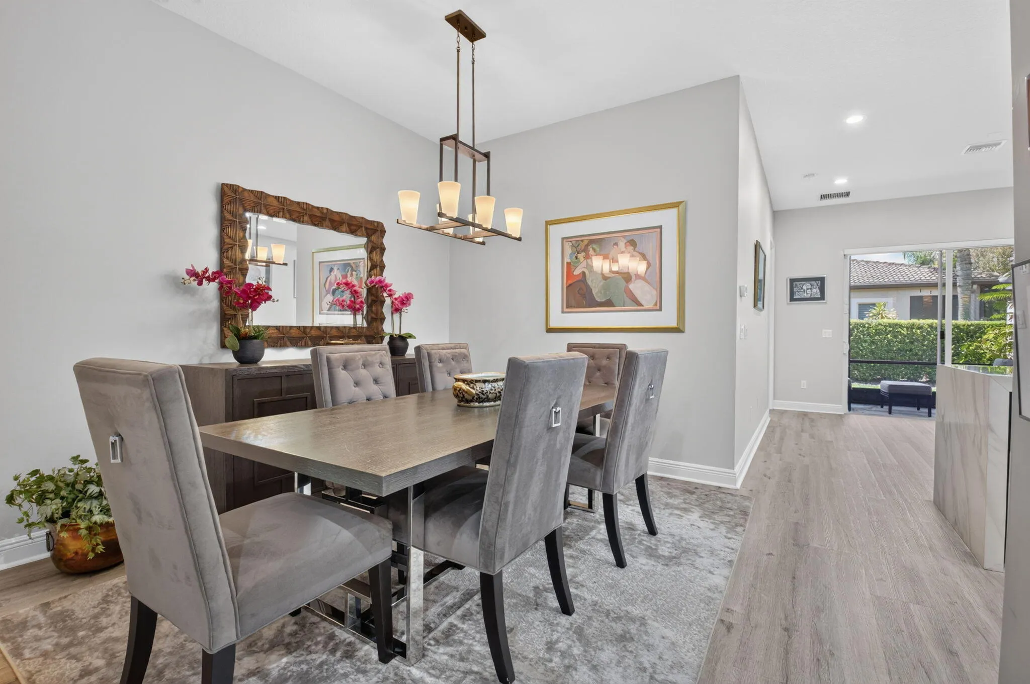 BEAUTIFUL DINING ROOM