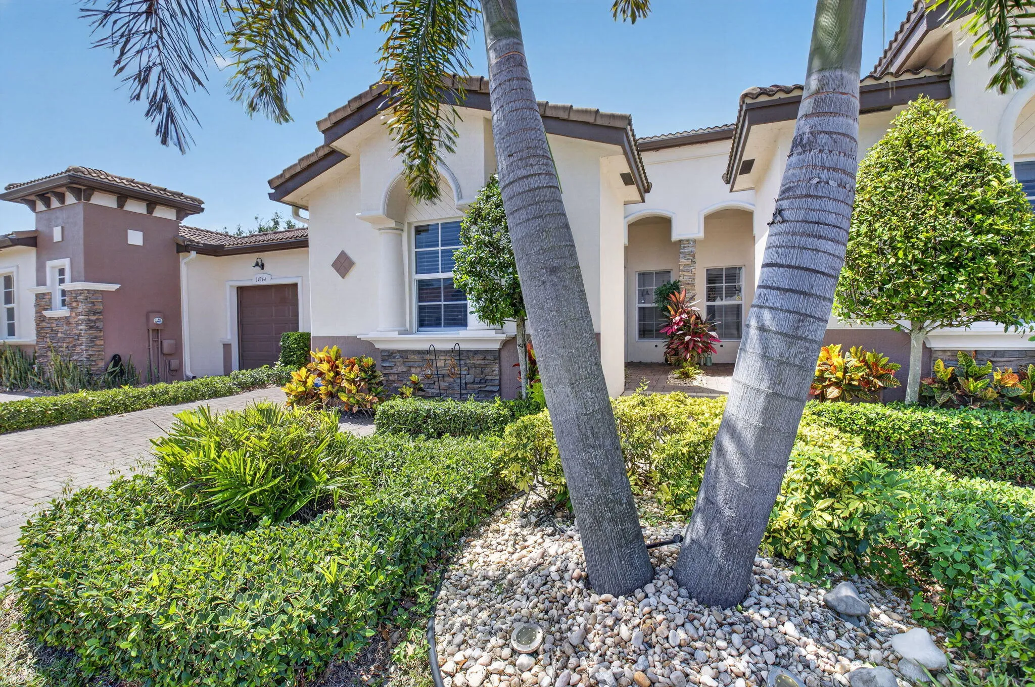 LUSH TROPICAL LANDSCAPING