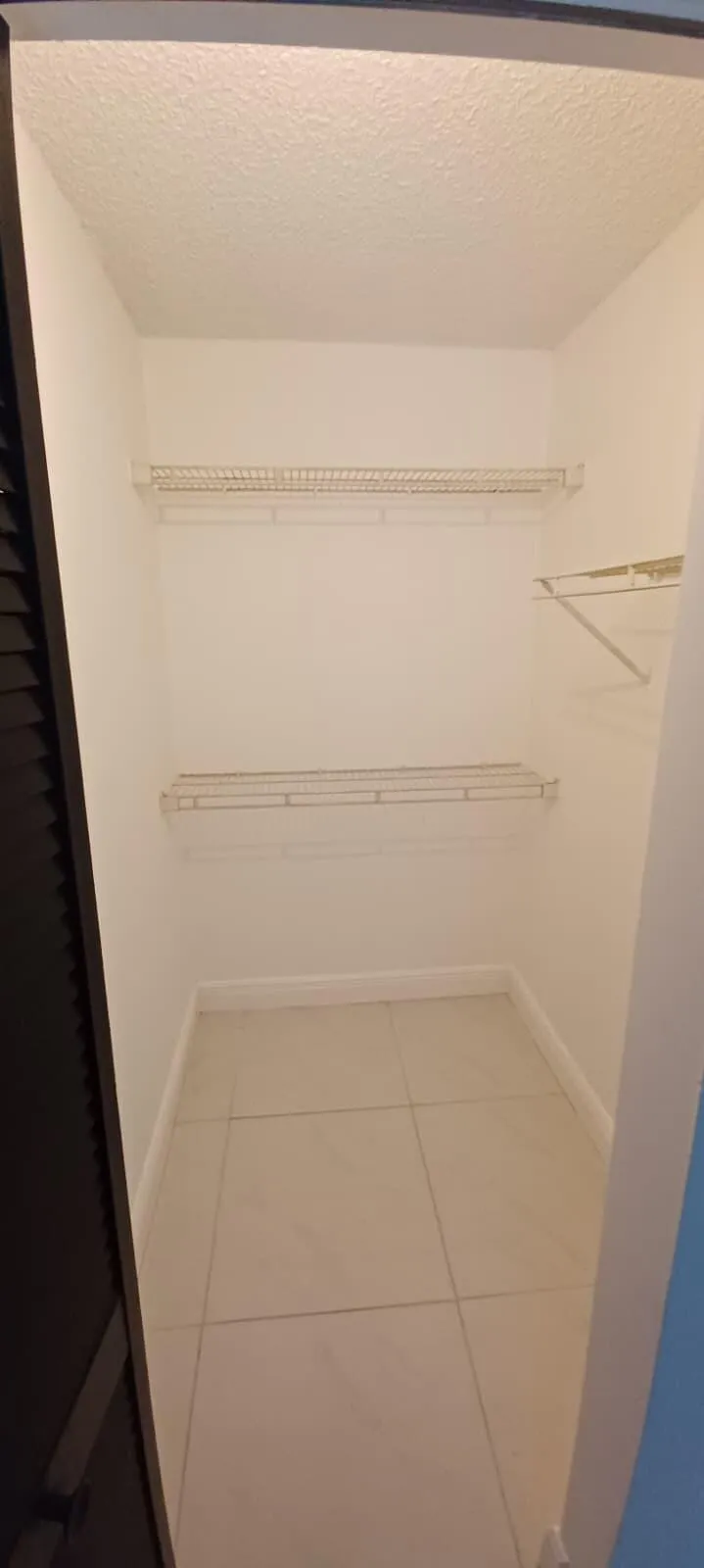Walk_In_Closet_2