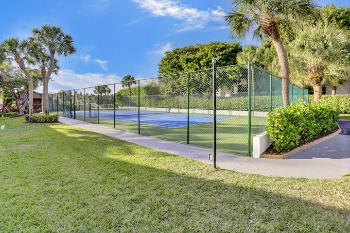 Tennis/Pickleball court