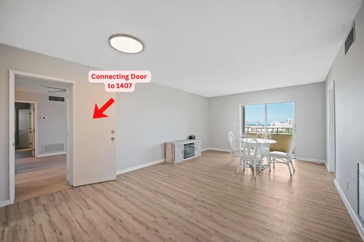 Connecting Door to 1407