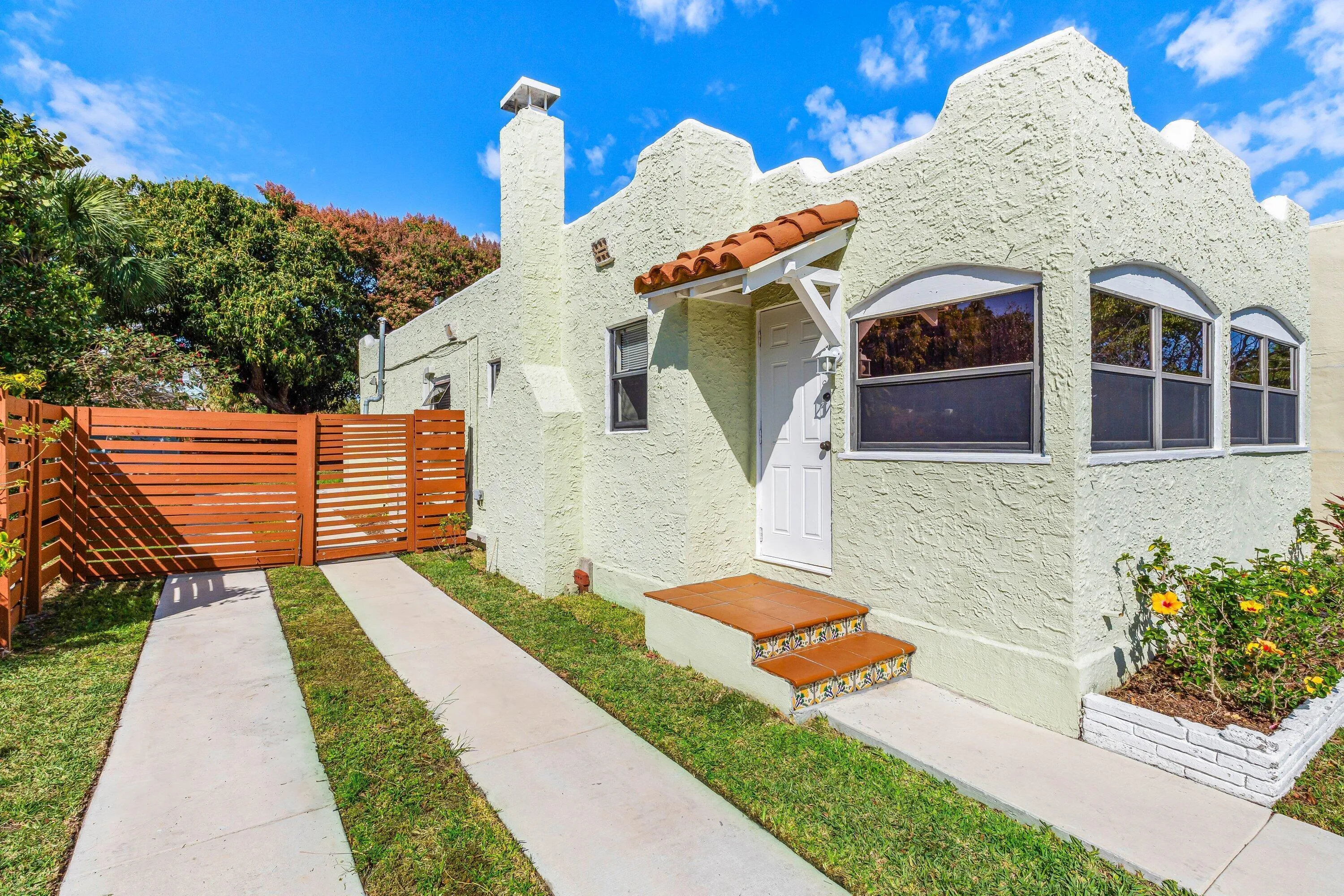 921 S M ST. FRONT