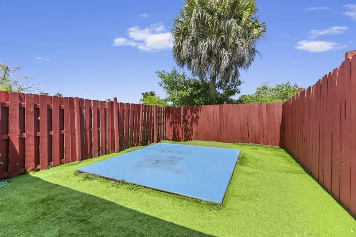29 backyard 01