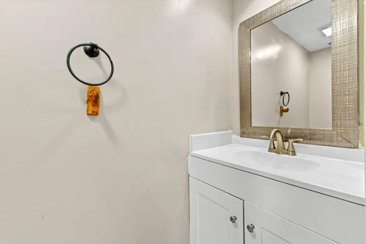 12 Bathroom 01