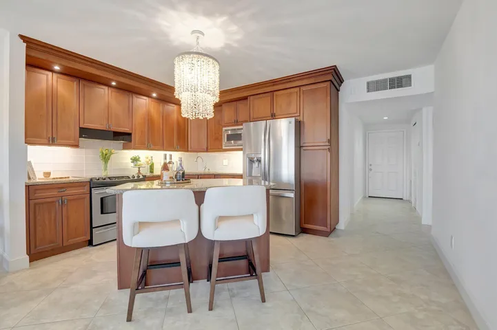 Kitchen w/ Island