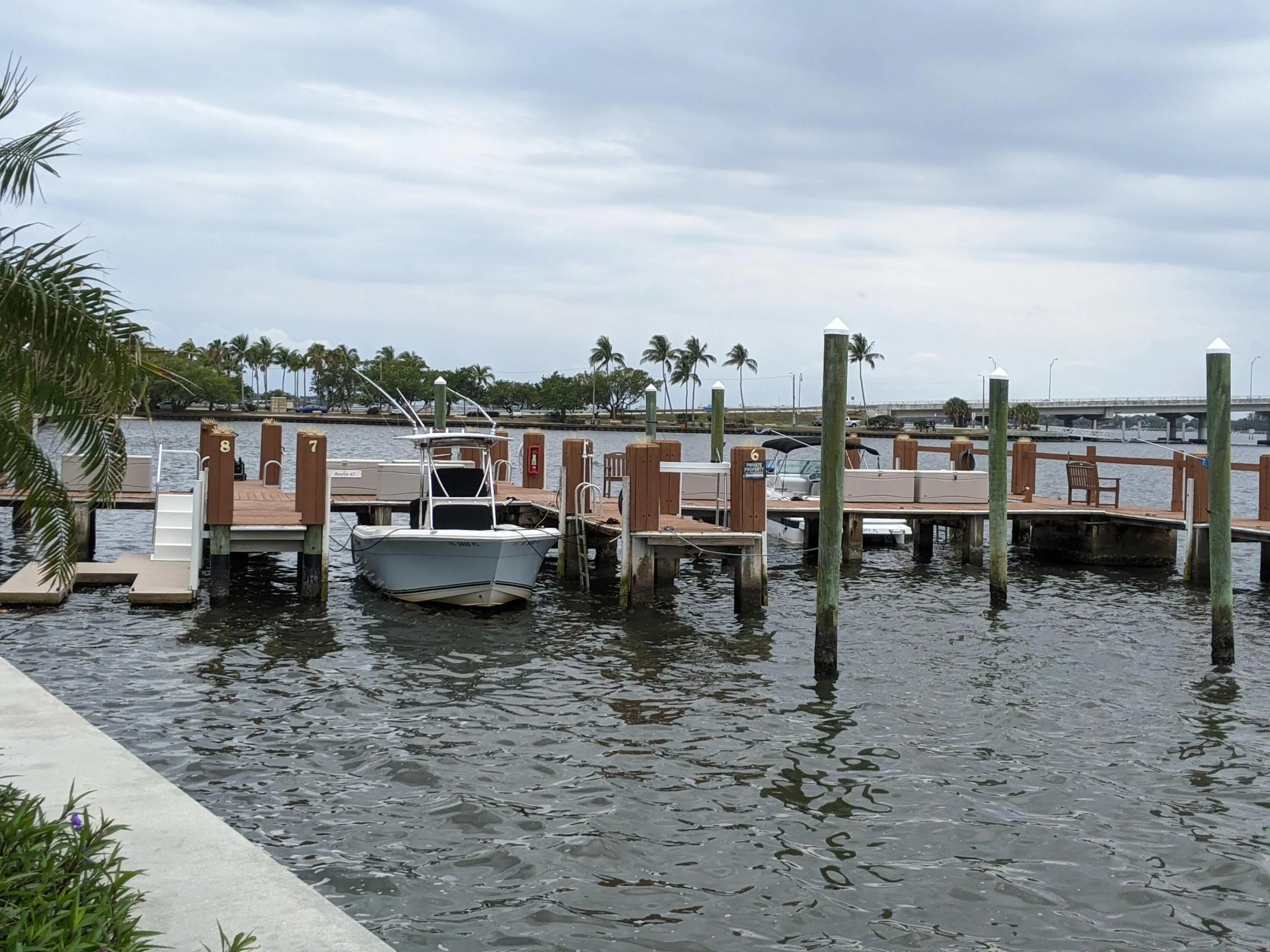 DOCKS