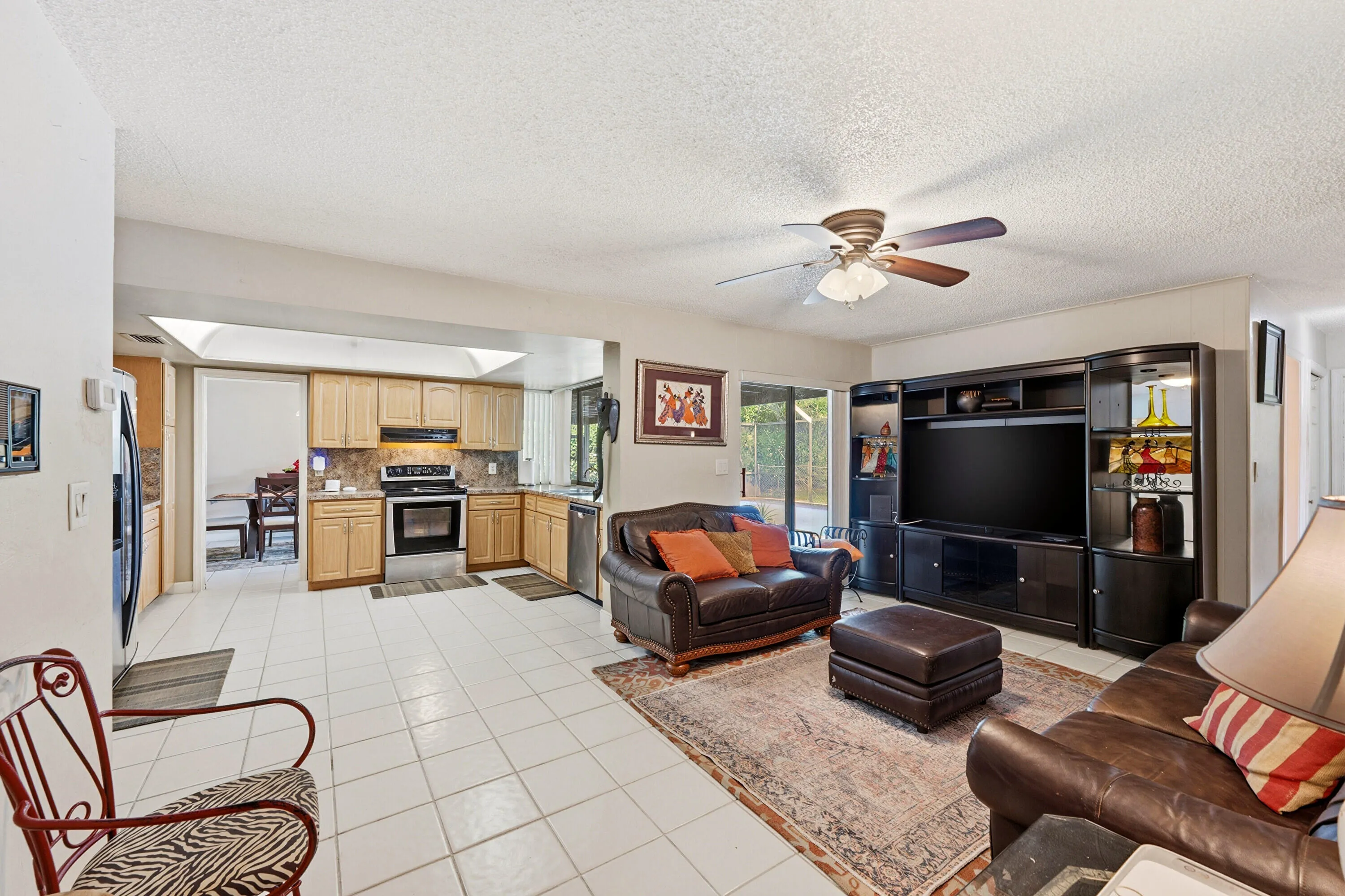 16_family room