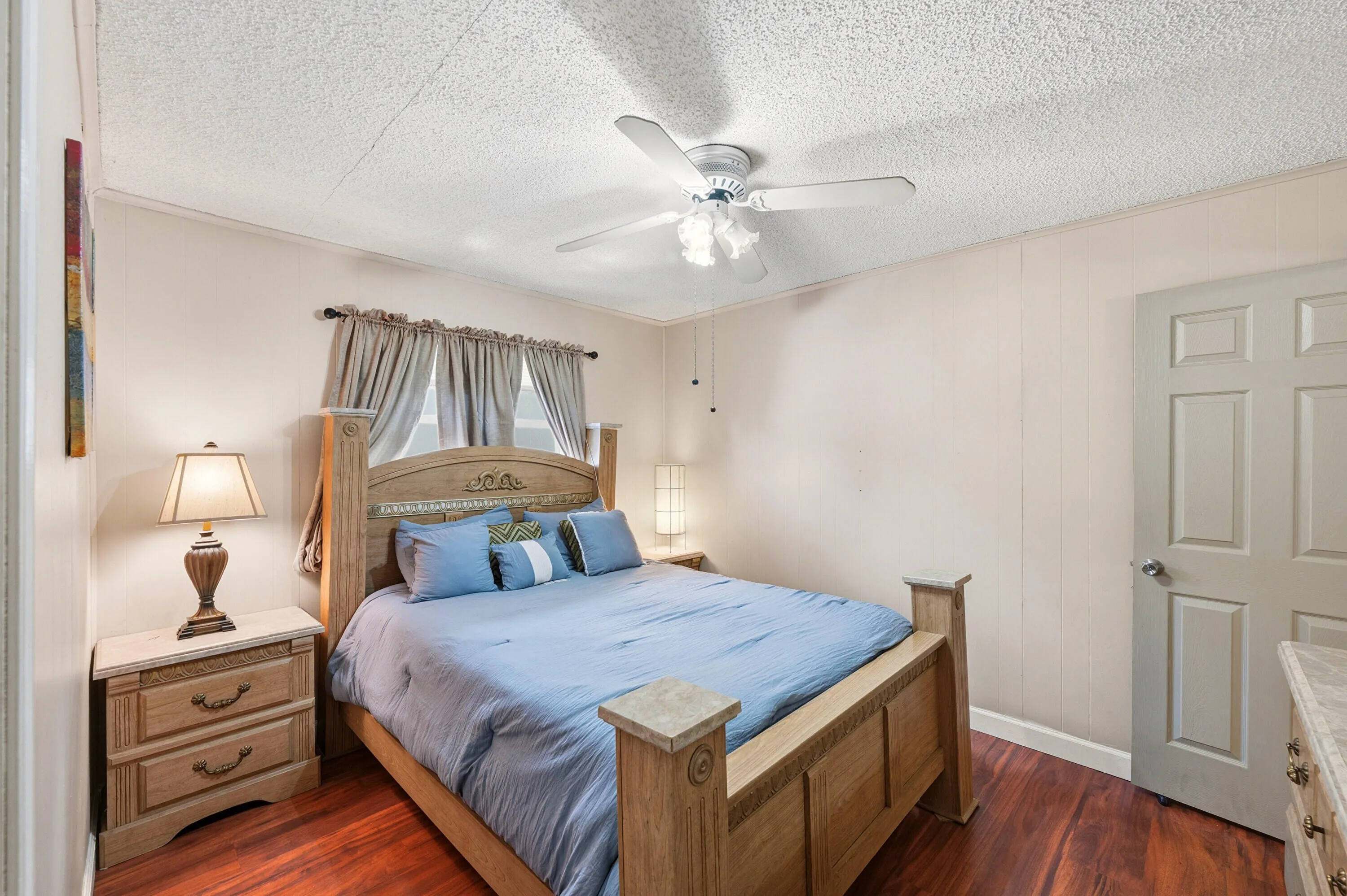 24_bedroom