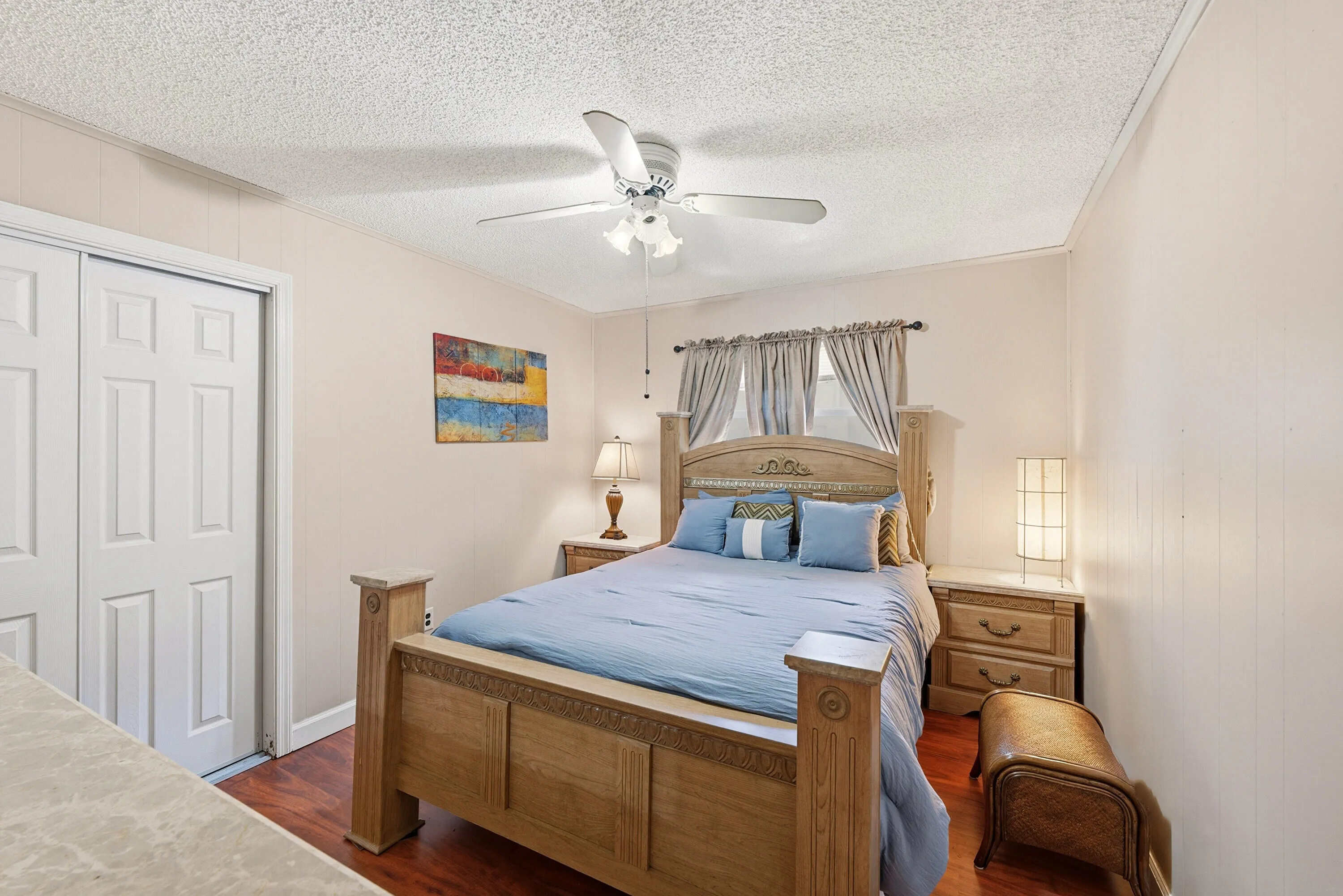 23_bedroom