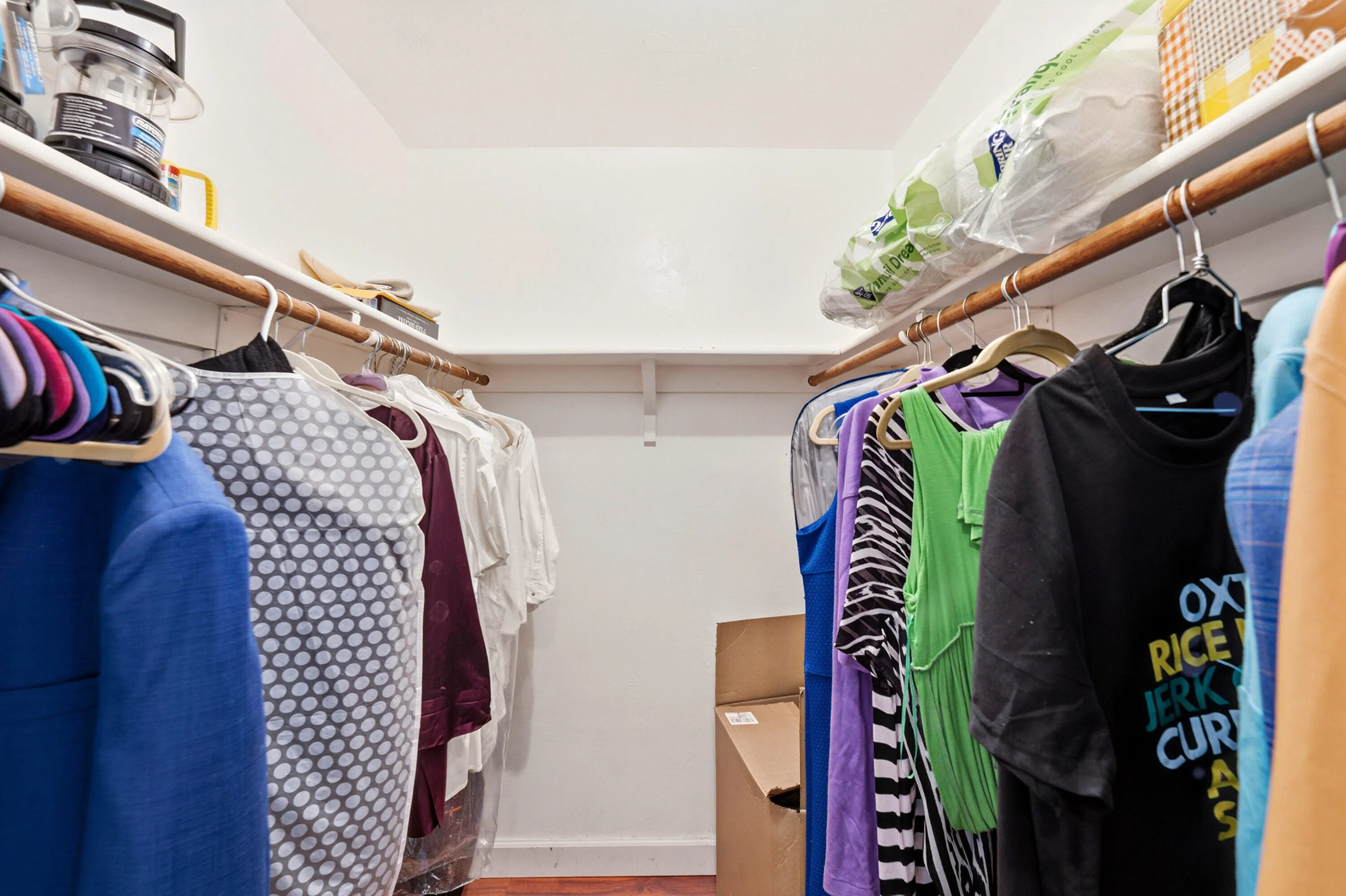 22_walk-in closet