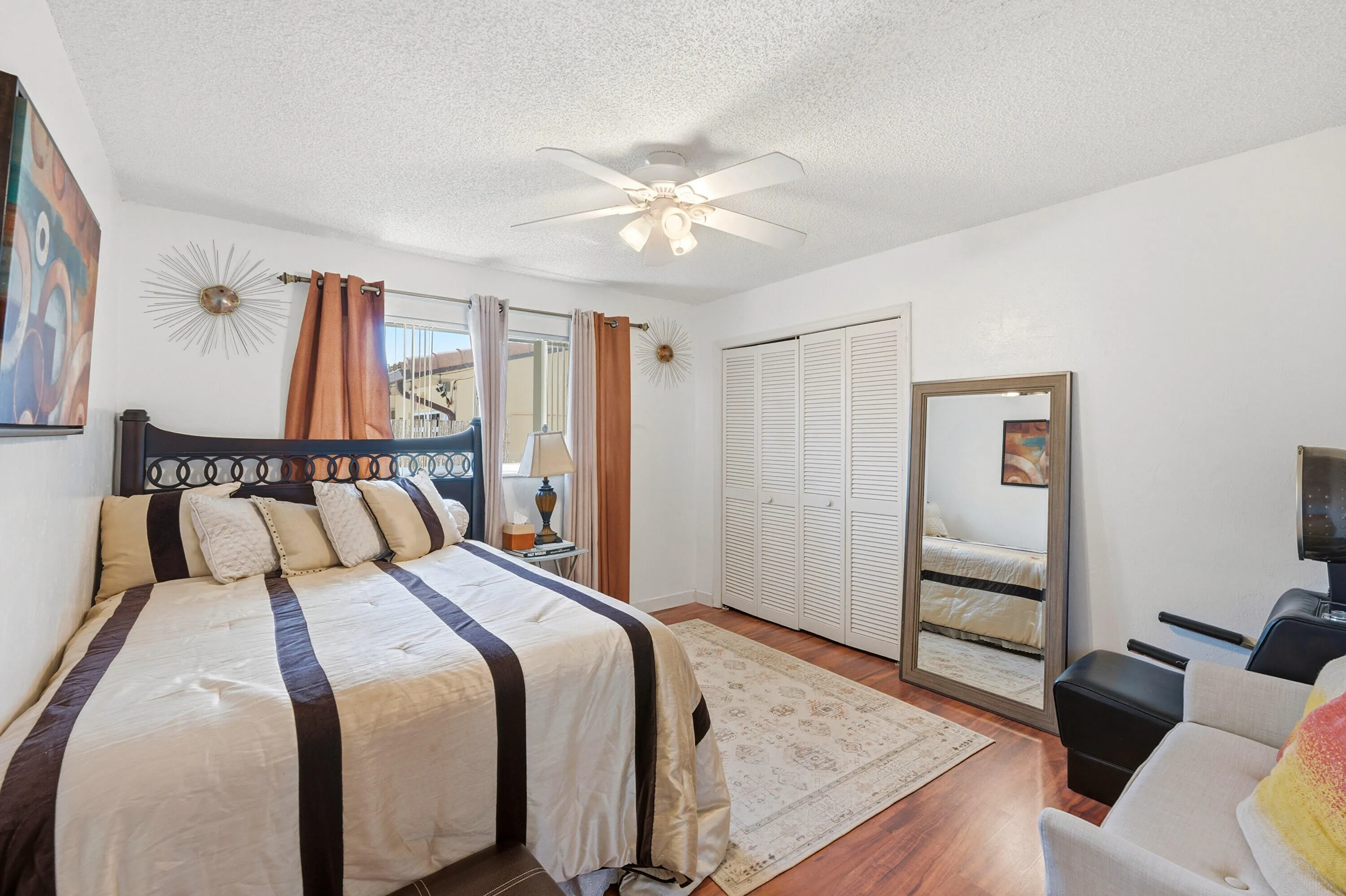 29_bedroom