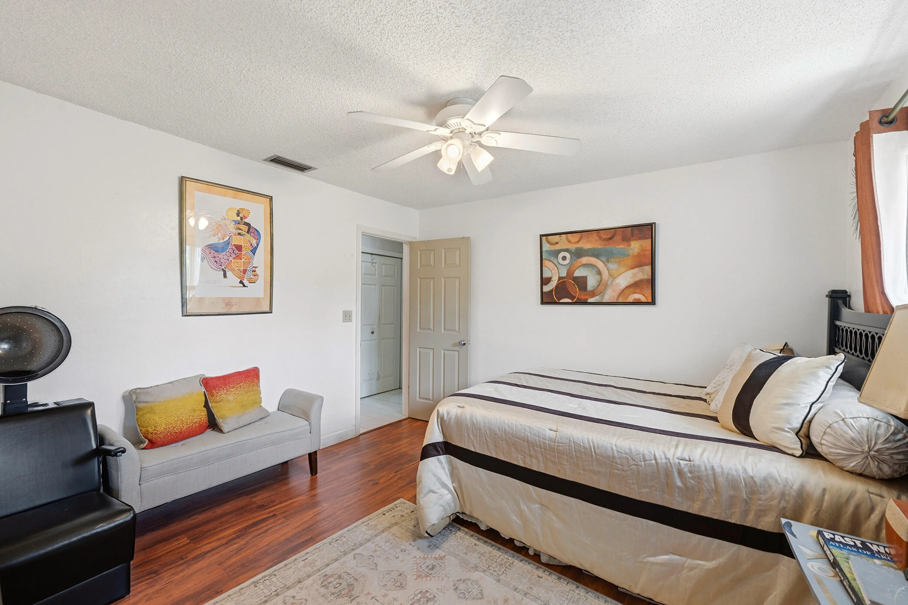 30_bedroom