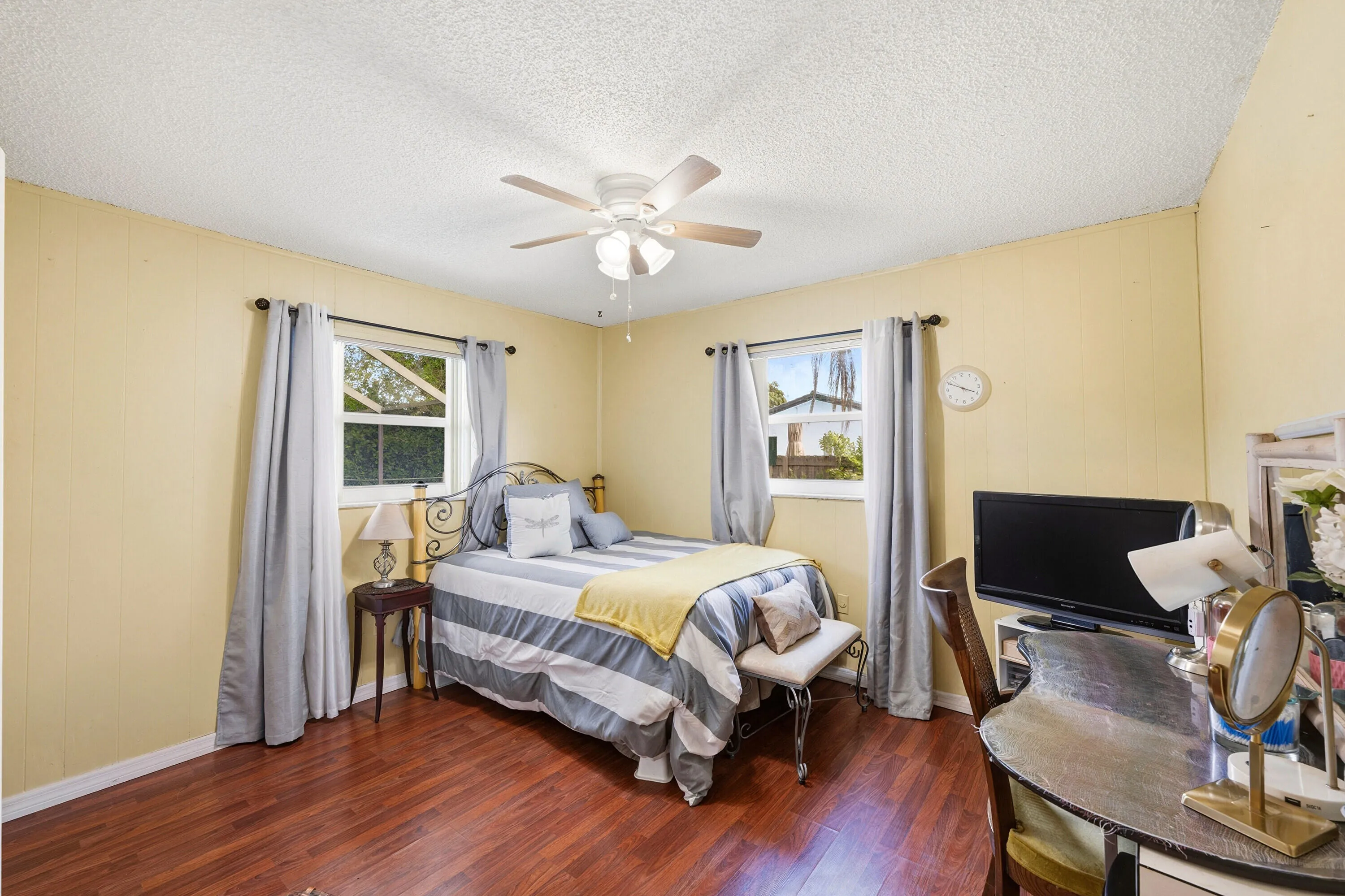 25_bedroom