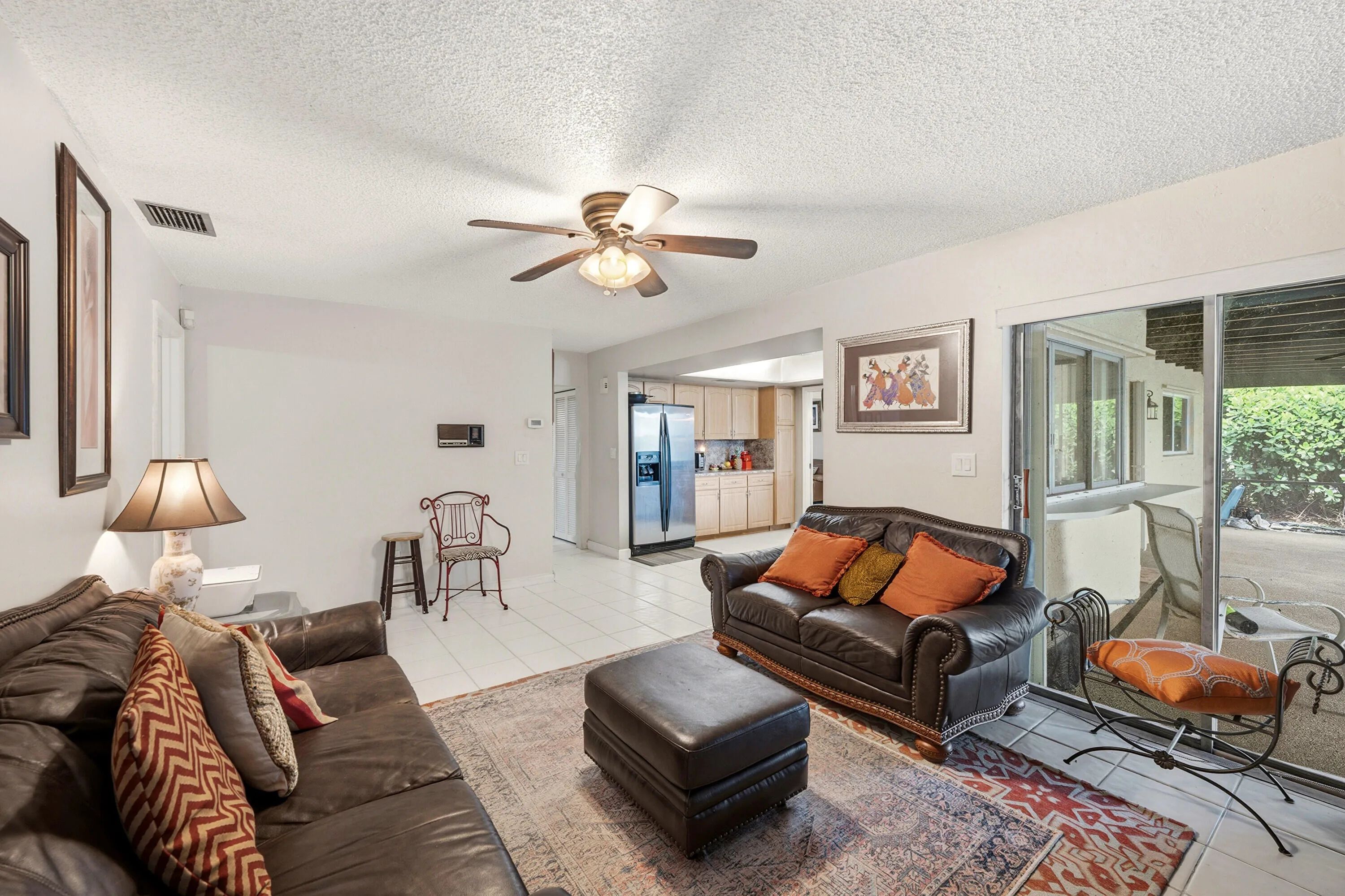 17_family room