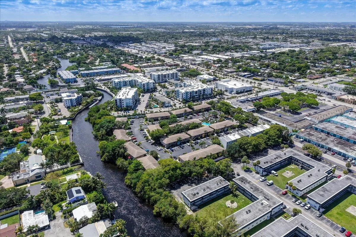 Approximately 1 mile to Oakland Park 'Main Street'